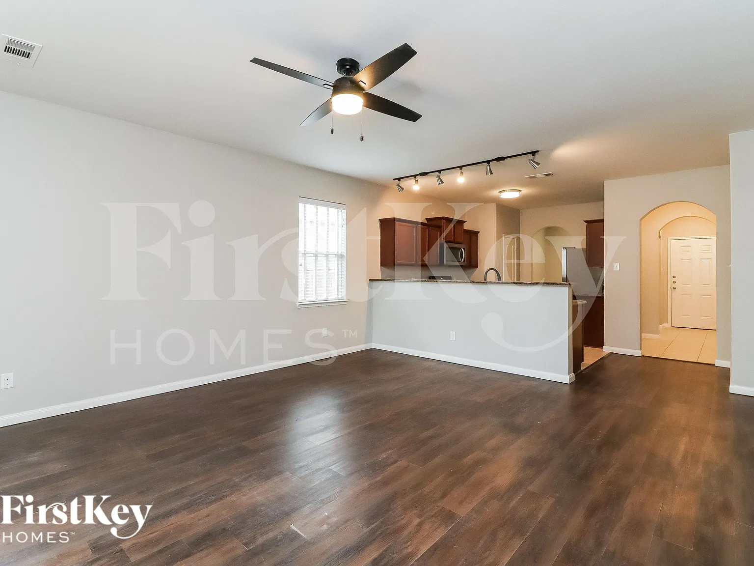 3 bed, 2.0 bath, 1597 sqft, $2,010 — Photo 3