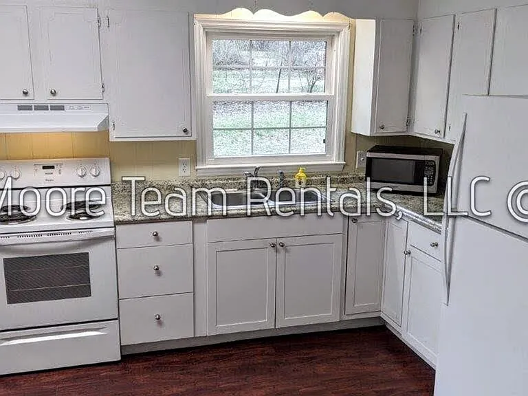 120 Robin St — Photo 4