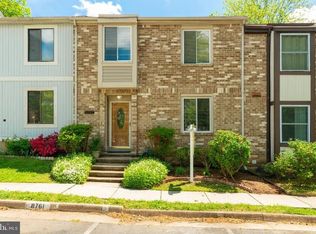 8761 Ridge Hollow Ct, Springfield, VA 22152