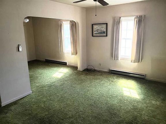 3rd image of 1615 Evergreen St