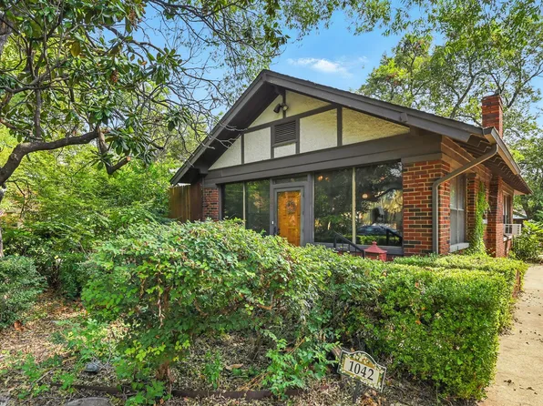 1042 N Clinton Ave, Dallas, TX 75208