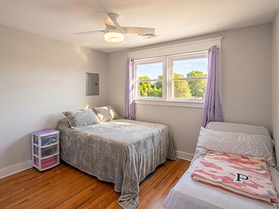 4th image of 326 37th St S #D