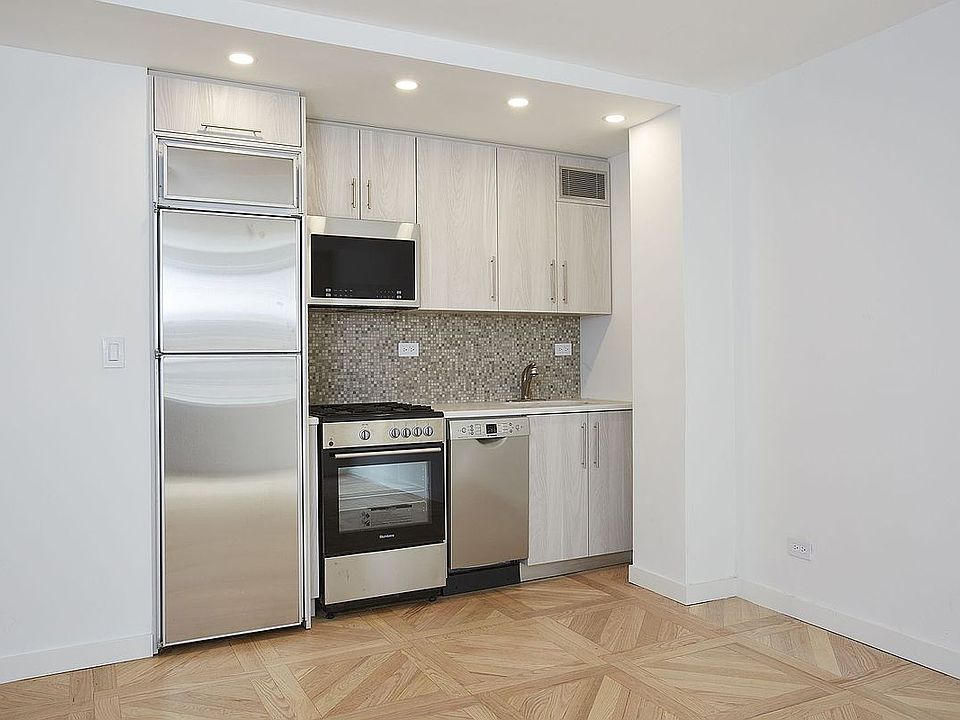 2nd image of 233 E 70th St APT 5R