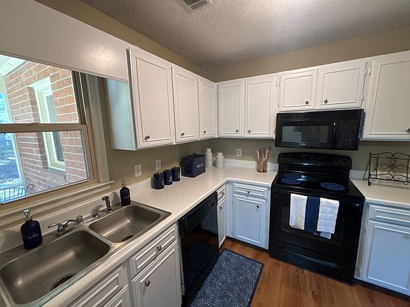 4th image of 73 Hawthorne Apts