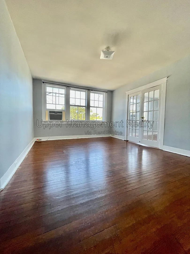 2 bed, 1.0 bath, 1200 sqft, $1,750 — Photo 2