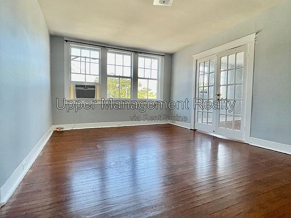 2nd image of 2324 Calhoun St #D