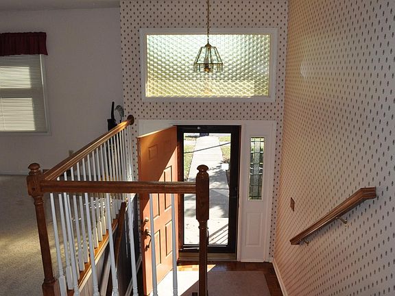 3rd image of 1285 Maywood Park