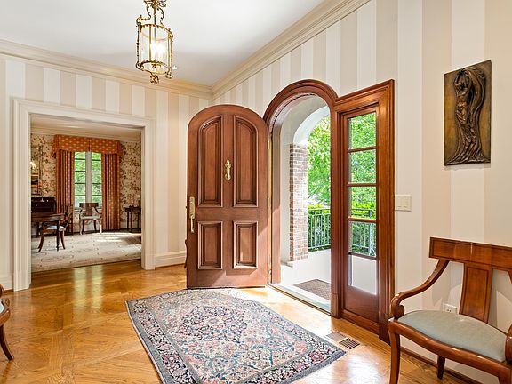 3rd image of 311 Sunnyside Dr