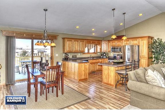 DA w/sliding door to deck