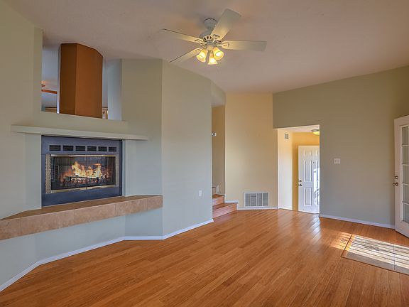 2nd image of 820 Monte Alto Dr NE