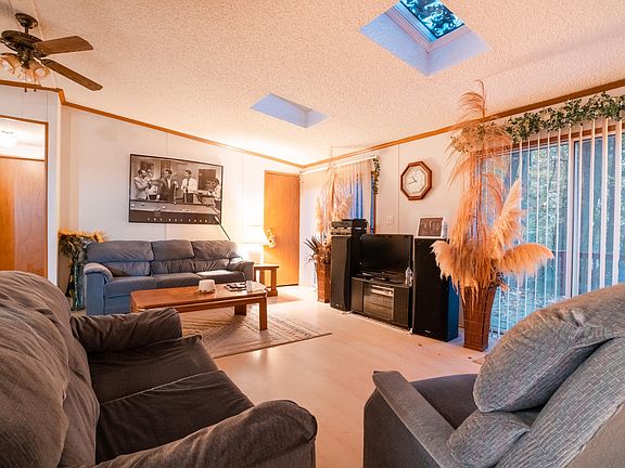 4th image of 52855 Bay Dr