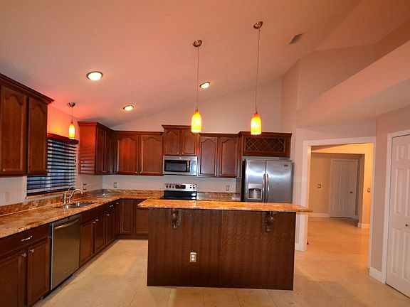 4th image of 7641 Telford Ct