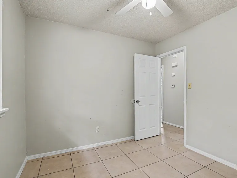 1301 Amhurst Ave — Photo 10