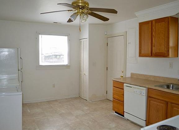 4th image of 1127 E 16th St