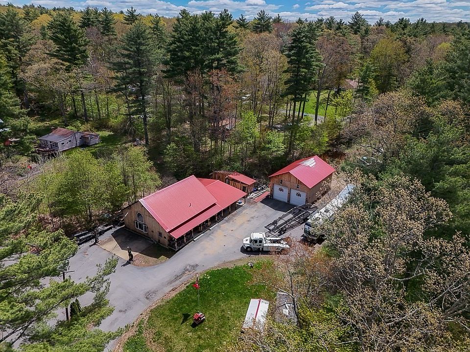 1st image of 8 Oakwood Rd