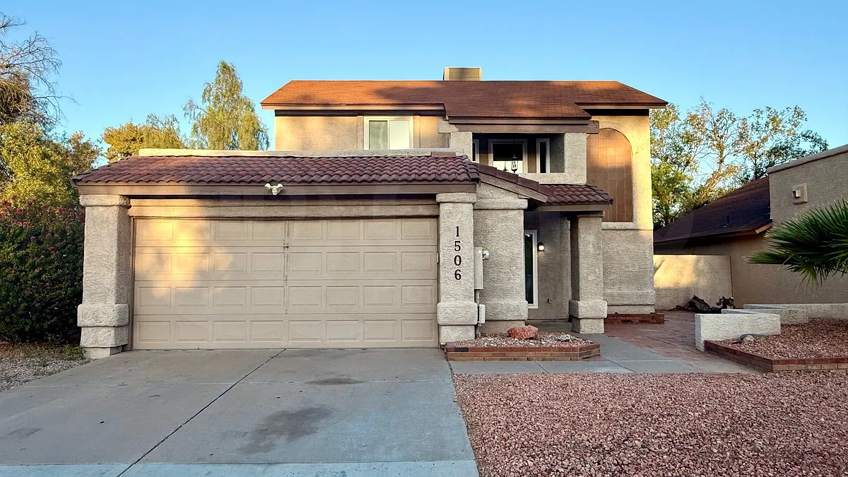 3 bed, 2.5 bath, 1672 sqft, $2,199 — Photo 2