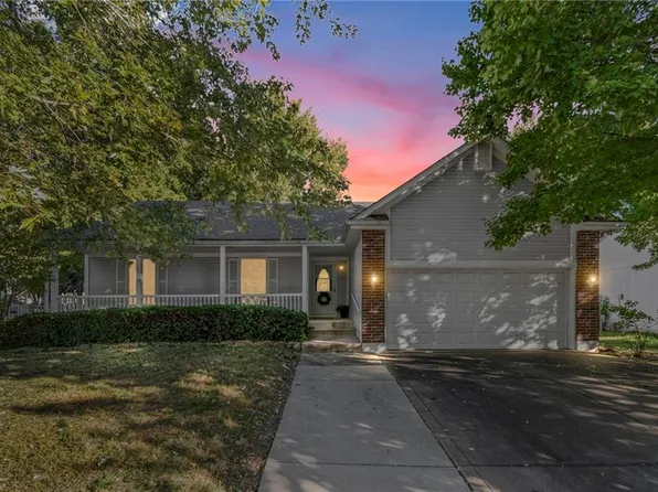 407 SE Hamilton Ct, Blue Springs, MO 64014