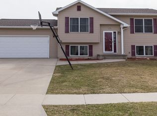 948 Jolene Dr, Dunkerton, IA 50626