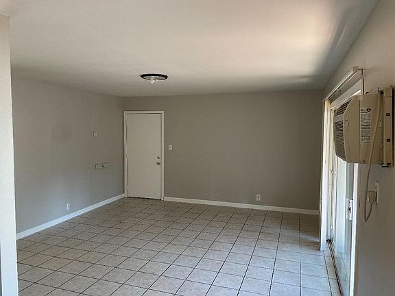 family room into pvt covered balcony
