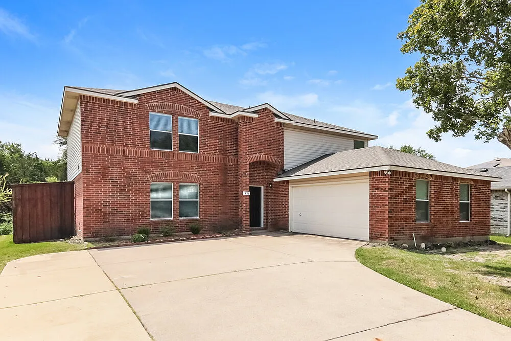 4 bed, 3.0 bath, 2624 sqft, $2,195 — Photo 1
