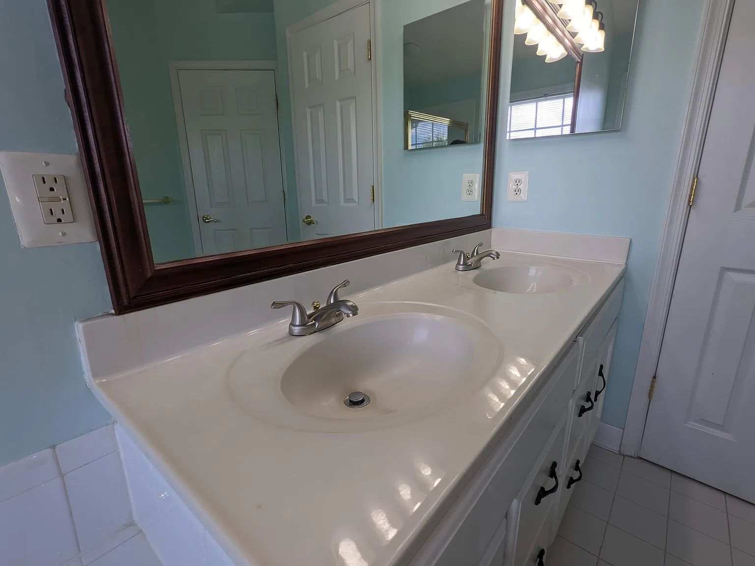 3 bed, 1848 sqft, $3,395 — Photo 2
