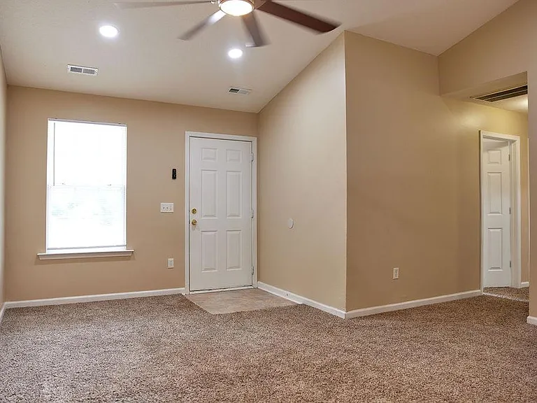 109 Lora Ln #A — Photo 4