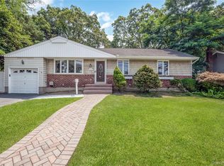 10 Saxon Rd, Farmingdale, NY 11735