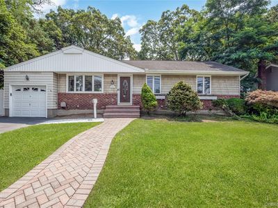 10 Saxon Road, Farmingdale, NY, 11735