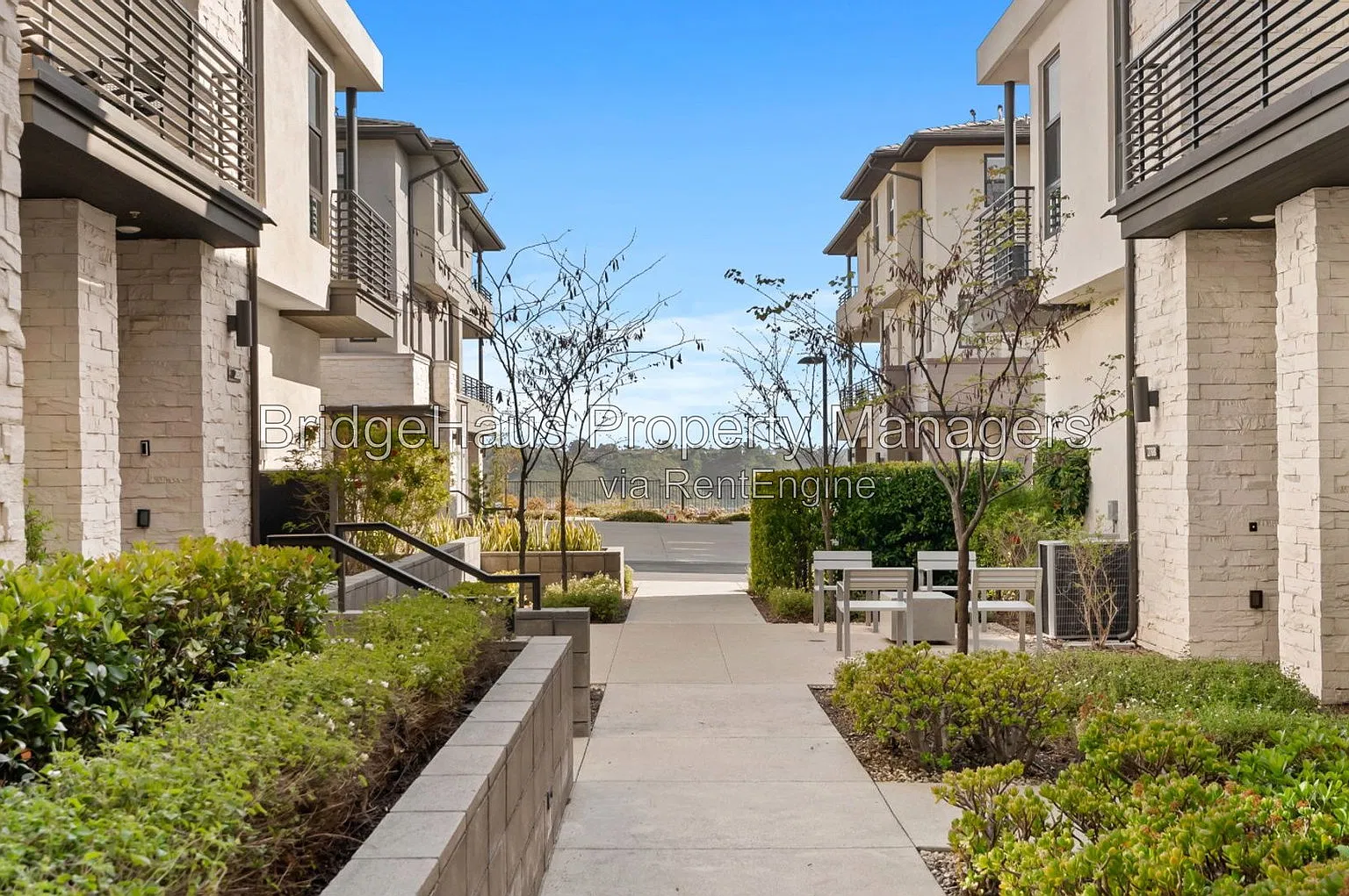 2 bed, 2.5 bath, 2015 sqft, $4,750 — Photo 3