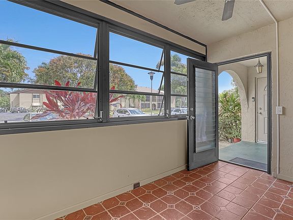 5th image of 339 Pine Ridge Cir APT D-1