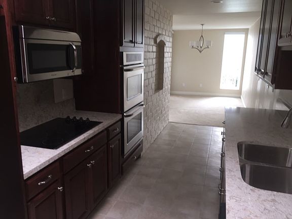 2nd image of 5330 Lindley Ave Unit 313