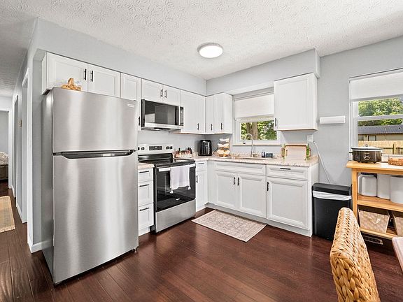 3rd image of 803 Kibbey St