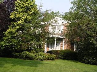 29 Melrose Rd, Dix Hills, NY 11746