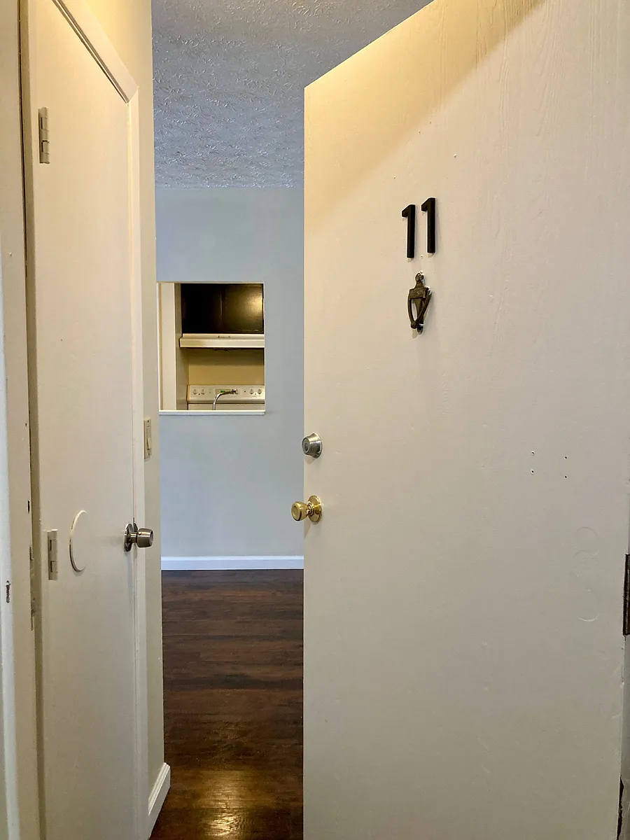 Building Photo - 6255 Beechmont Ave #11