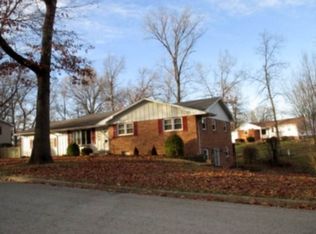 506 Robinwood Dr, Robinson, IL 62454