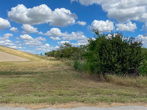 3rd image of 1700 Don Lee Rd