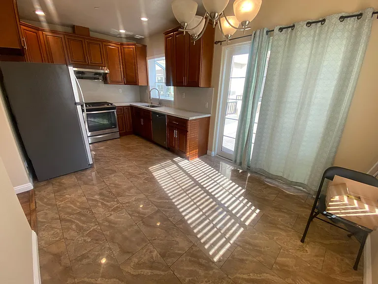 510 Howard St #B — Photo 4