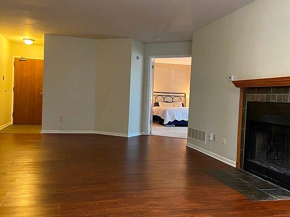 2nd image of 100 White Oak Ct APT 4