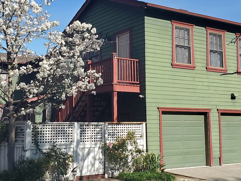 1105 Promenade St #1