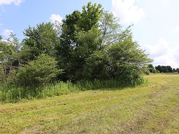 5th image of 213 W Greenwich Rd