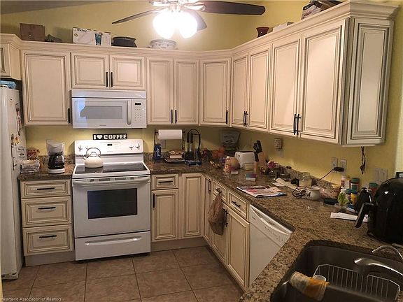 3rd image of 15 Jasmine St
