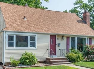57 Independence Dr, Roselle, NJ