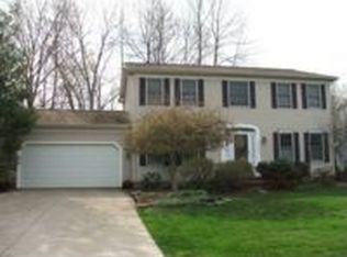 8105 Barberry Hill Dr, Mentor, OH 44060