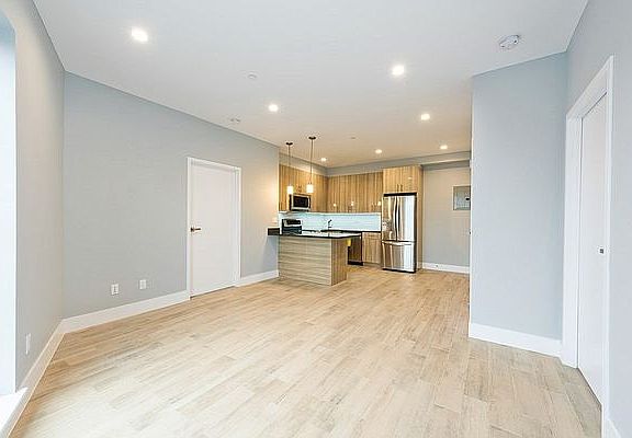 3rd image of 104-22 Astoria Blvd #2F