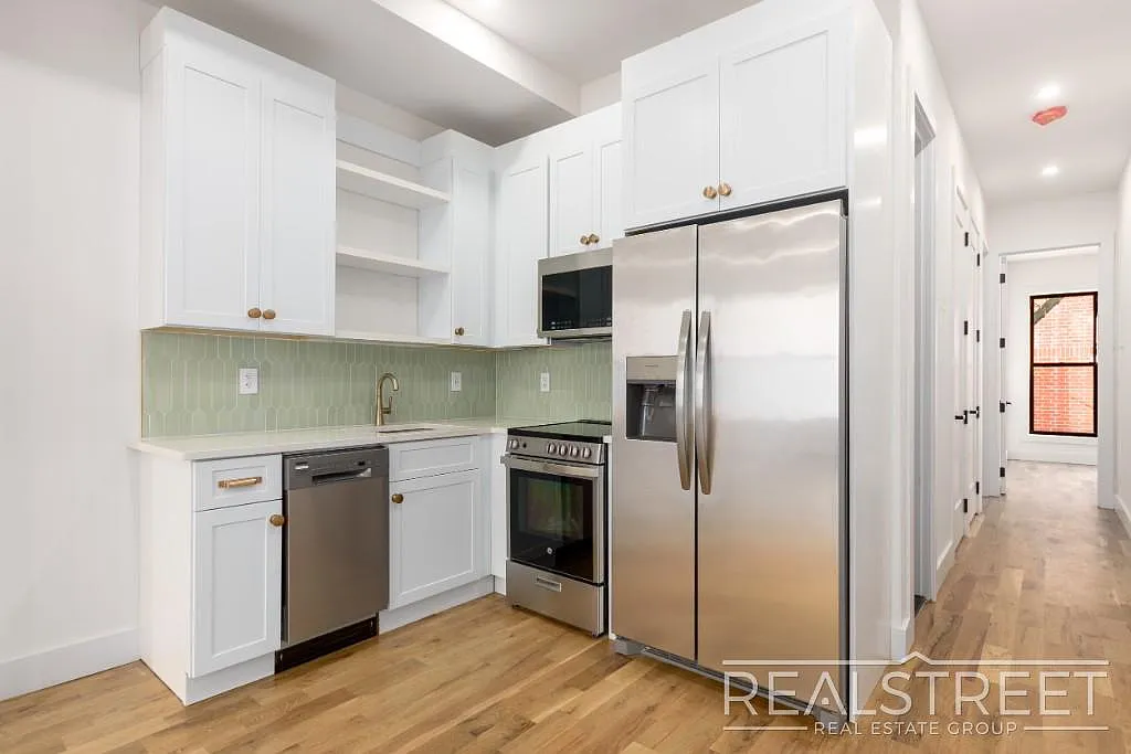 Building Photo - 161 Covert St #2