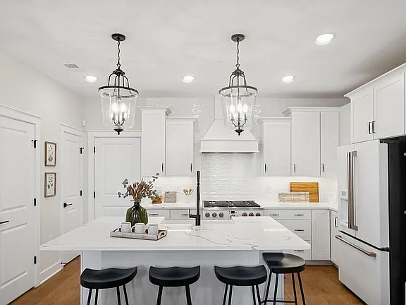 4th image of 14945 Deco Cir
