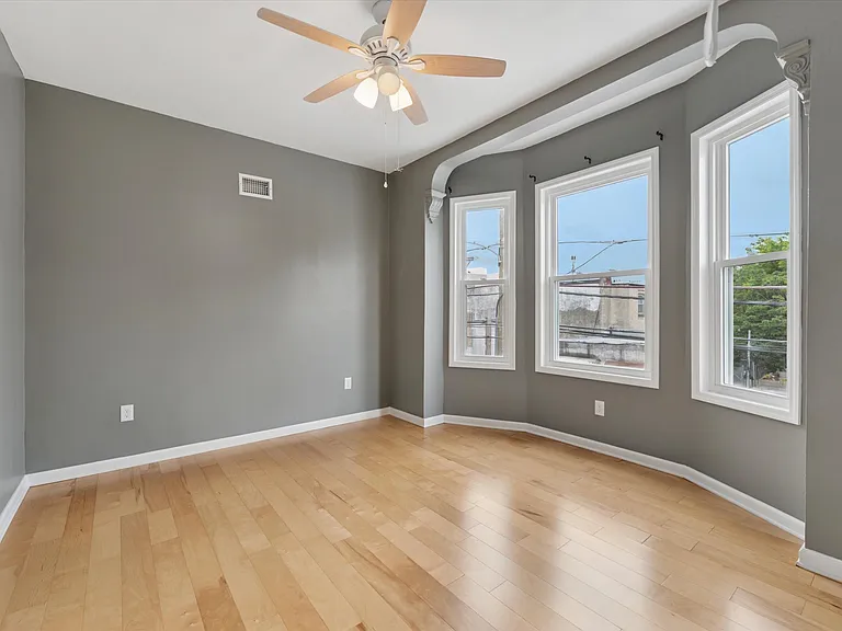 2809 W Jefferson St — Photo 11