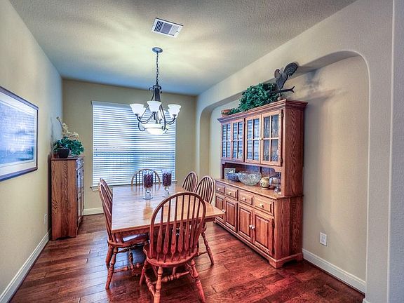 4th image of 35 E Wading Pond Cir