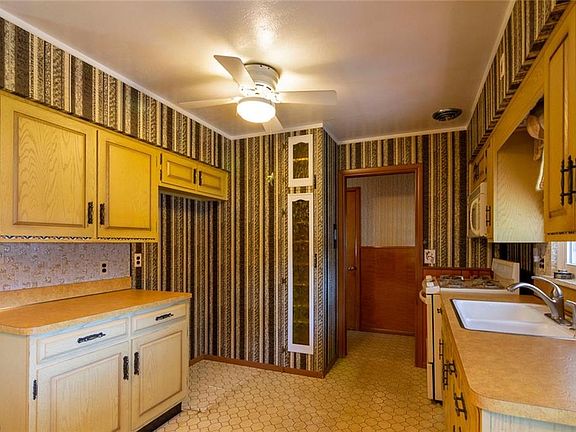 4th image of 5888 Doxmere Dr