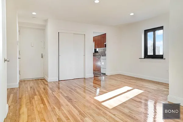 Rented by Bond New York | media 22